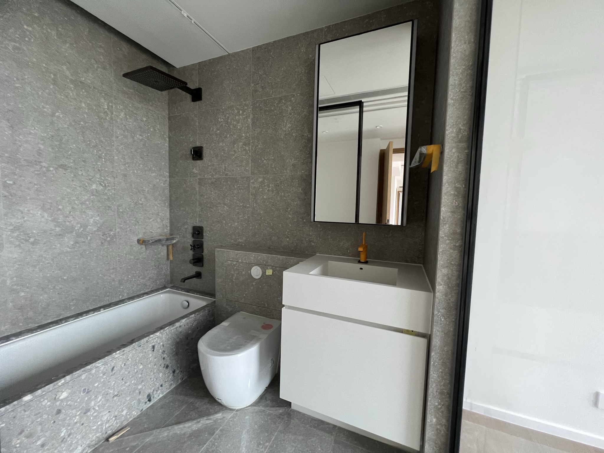 Private Residences in Prince Edward Road West Keio