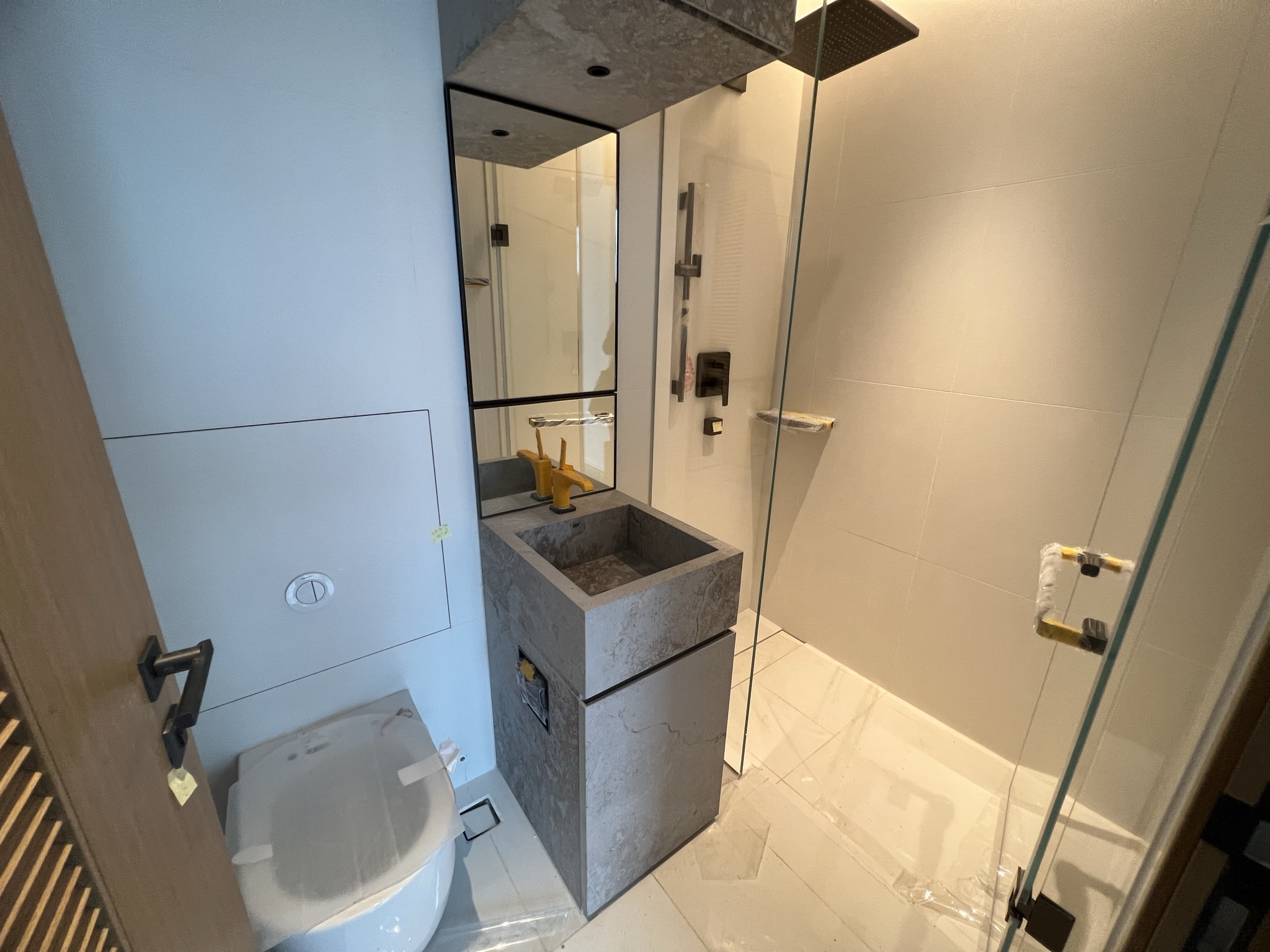 Private Residences in Prince Edward Road West Keio